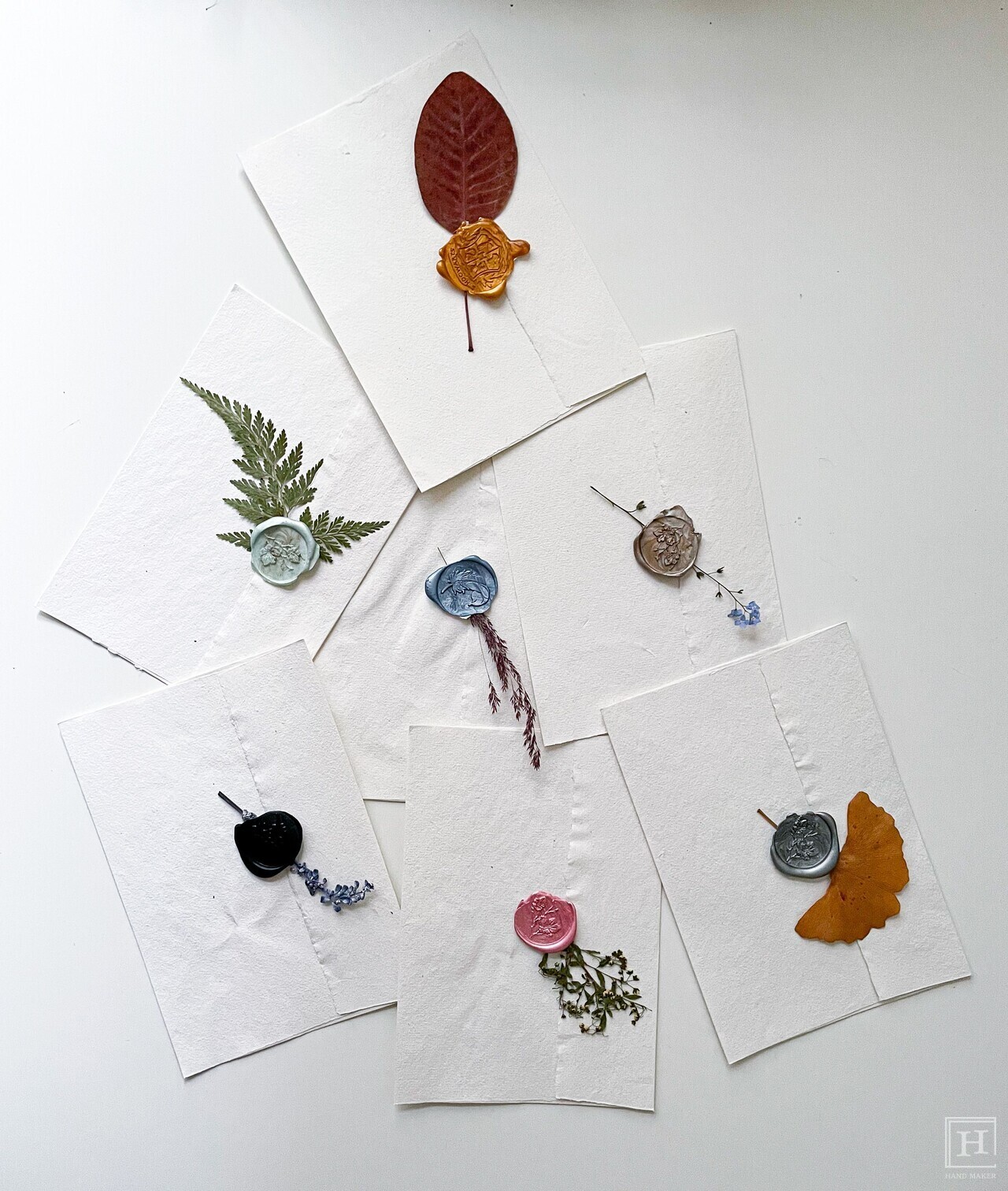 Sealing wax in various colors / pexels