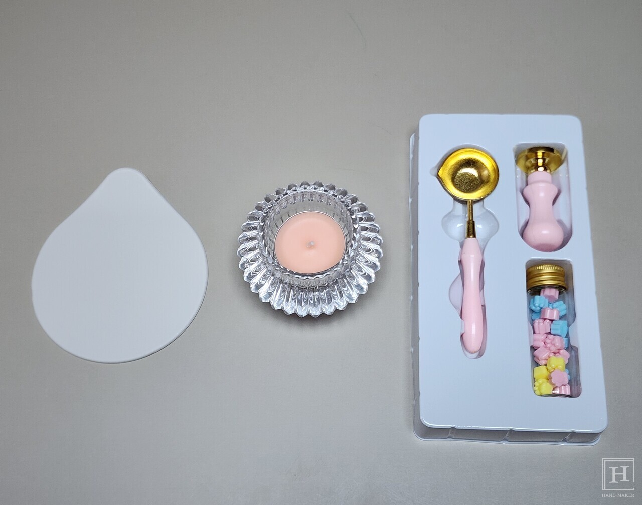 Materials needed for sealing wax. All were purchased at Daiso / Reporter Eun-ji Jeon