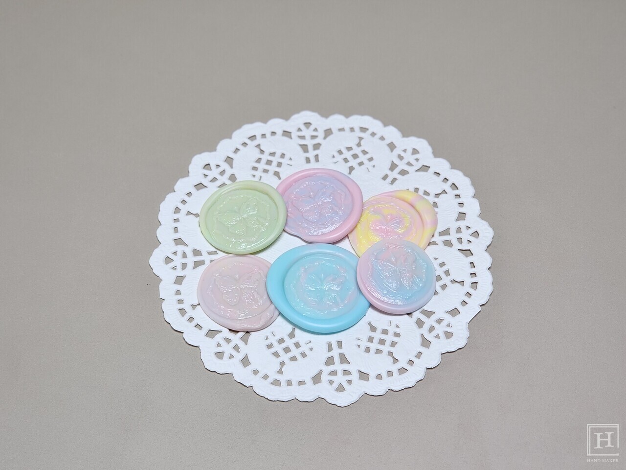 Sealing wax completed in various colors / Reporter Eun-ji Jeon
