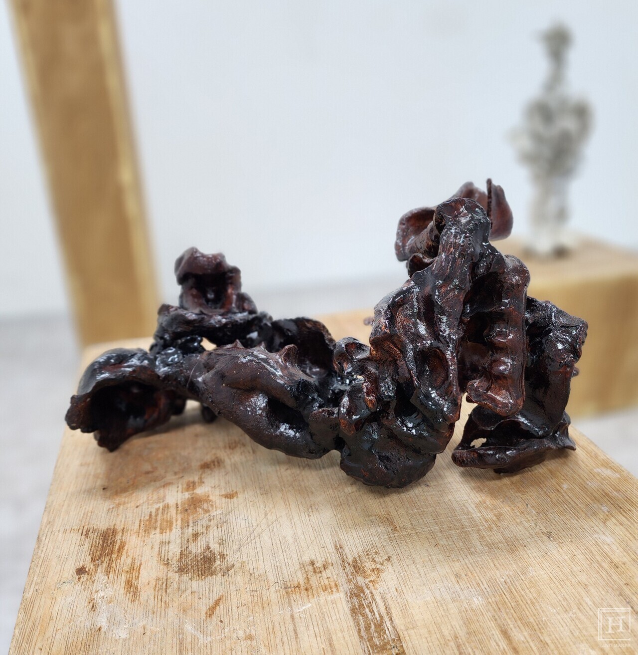 Artist Paideia's 〈Seated Figure III〉 / Jeon Eun-ji