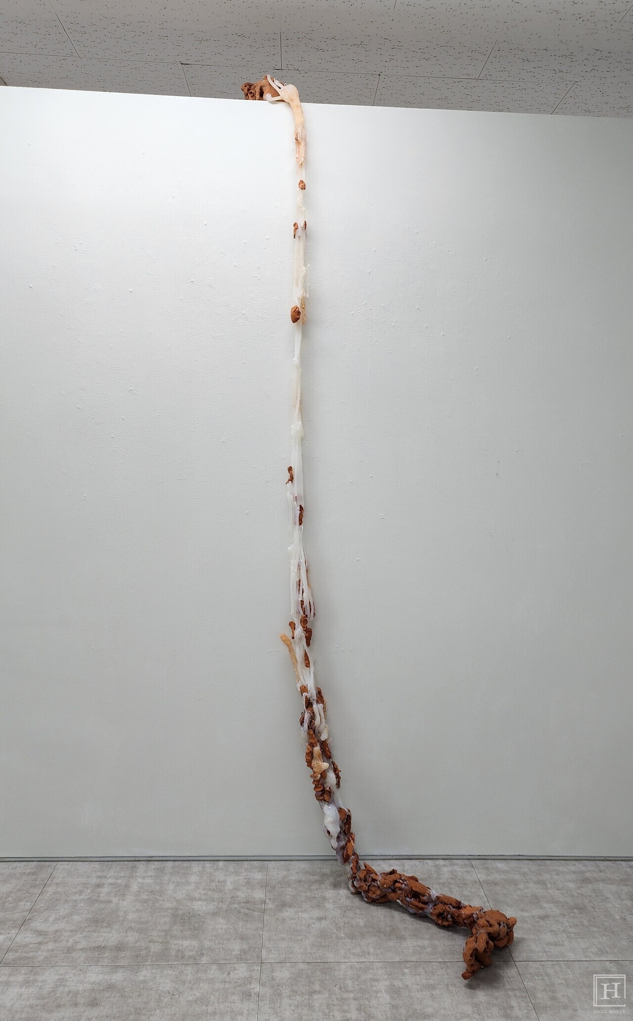 Paideia 藝術家的〈Mommy Long Legs〉 / Jeon Eun-ji 記者